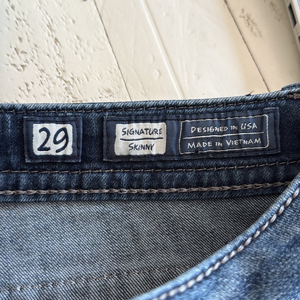 Miss Me 29 signature skinny These are stylish Miss Me bootcut jeans. Like new - Picture 13 of 16